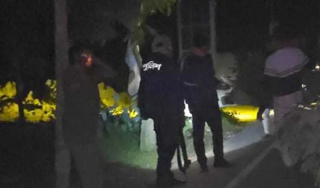 Arson Attack at Grameen Bank in Kishoreganj Amid ‘Joy Bangla Slogan 1763350589 জয় বাংলা স্লোগানে কিশোরগঞ্জে গ্রামীণ ব্যাংকে অগ্নিসংযোগ