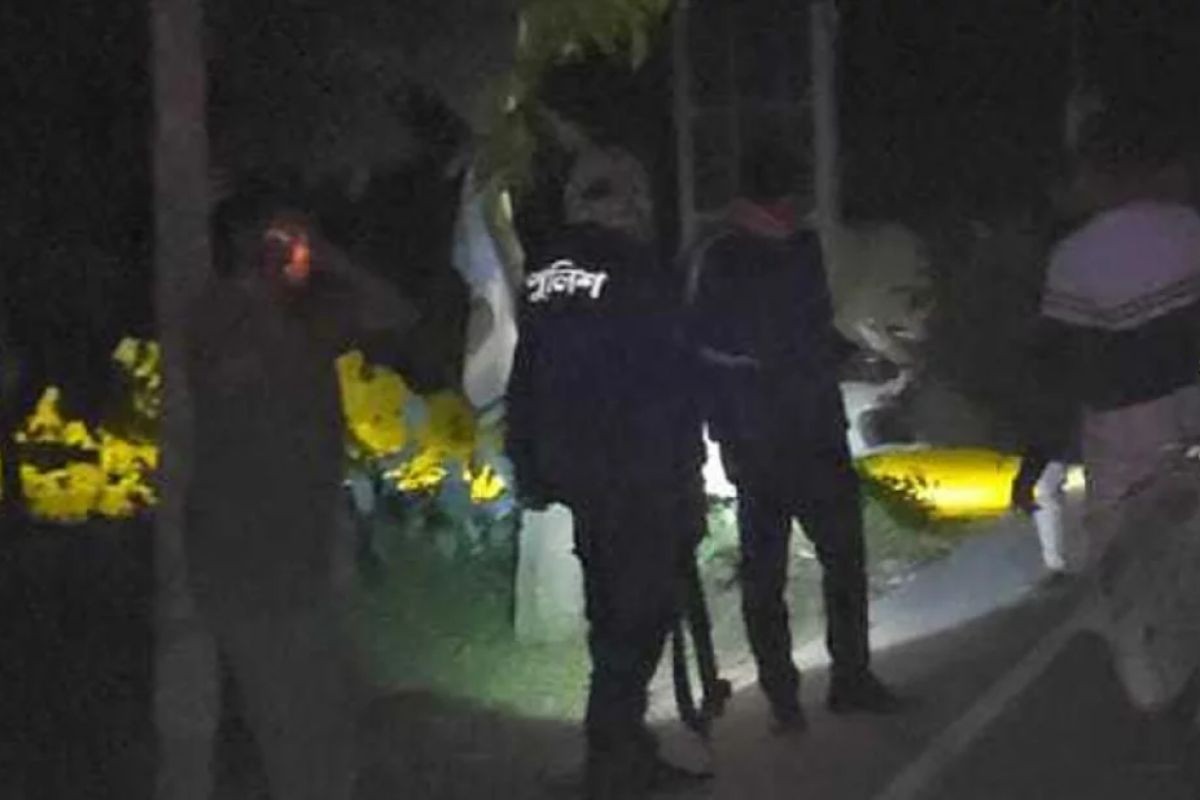 জয় বাংলা স্লোগানে কিশোরগঞ্জে গ্রামীণ ব্যাংকে অগ্নিসংযোগ