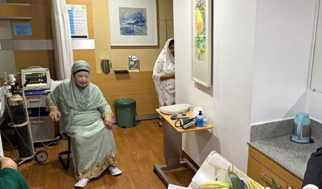 BNP Chairperson Khaleda Zia Under Intensive Medical Observation 1763966087 চিকিৎসকদের নিবিড় পর্যবেক্ষণে বিএনপি চেয়ারপারসন খালেদা জিয়া