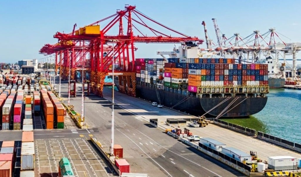 Bangladesh Faces Major Threats in Global Trade 1764389847 বিশ্ববাণিজ্যে বড় হুমকিতে বাংলাদেশ