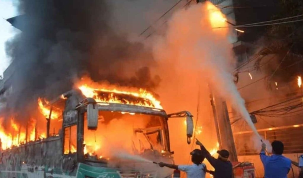 Bus Set on Fire in Fatulla 1763356053 ফতুল্লায় যাত্রীবাহী বাসে আগুন