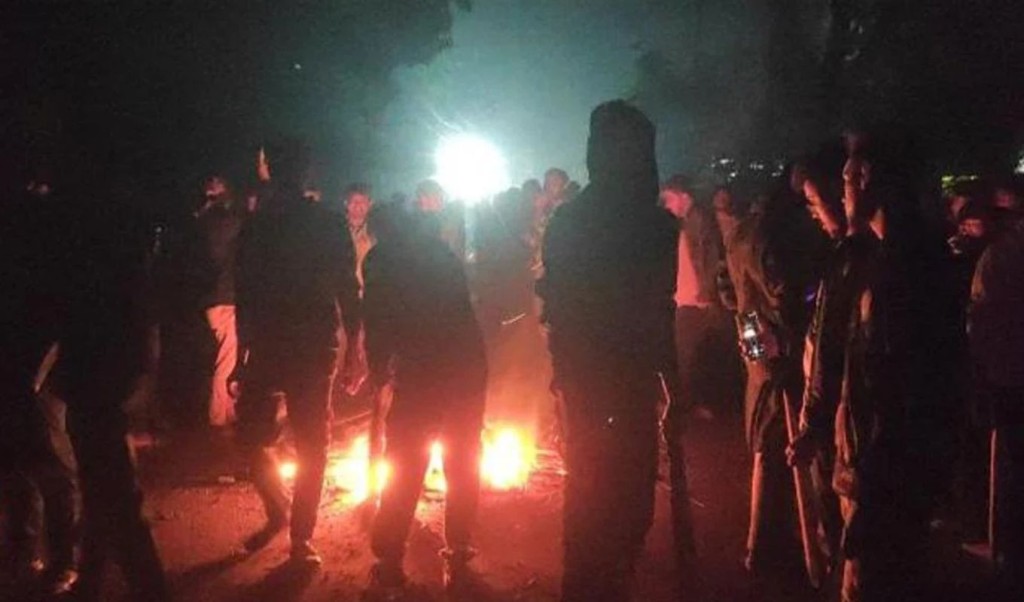 Clash Between Students and Locals Over Harassment of Female Student at Jashore University 1764130597 ছাত্রী উত্ত্যক্তির ঘটনায় যবিপ্রবি শিক্ষার্থী ও স্থানীয়দের সংঘর্ষ