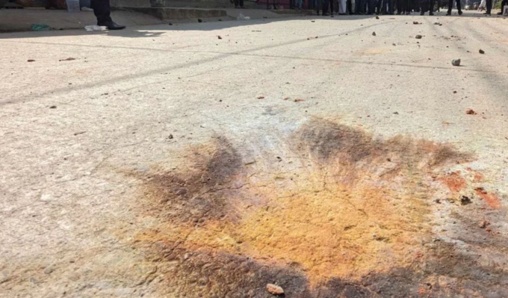 Cocktail Explosion at Shahbagh Picture Market 1763357887 শাহবাগের ছবির হাটে ককটেল বিস্ফোরণ