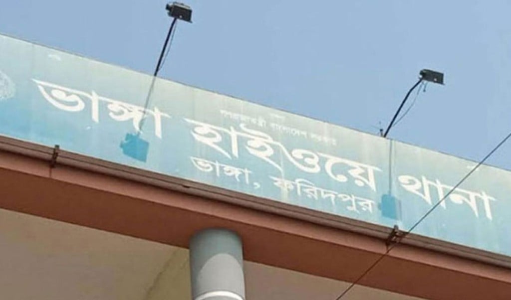 College Student Killed by Passenger Bus in Faridpur 1764397167 ফরিদপুরে যাত্রীবাহী বাসের ধাক্কায় কলেজছাত্রী নিহত