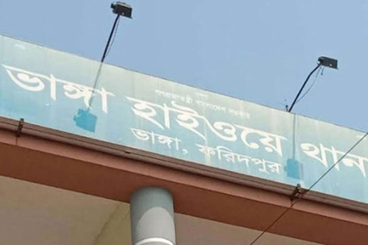 ফরিদপুরে যাত্রীবাহী বাসের ধাক্কায় কলেজছাত্রী নিহত