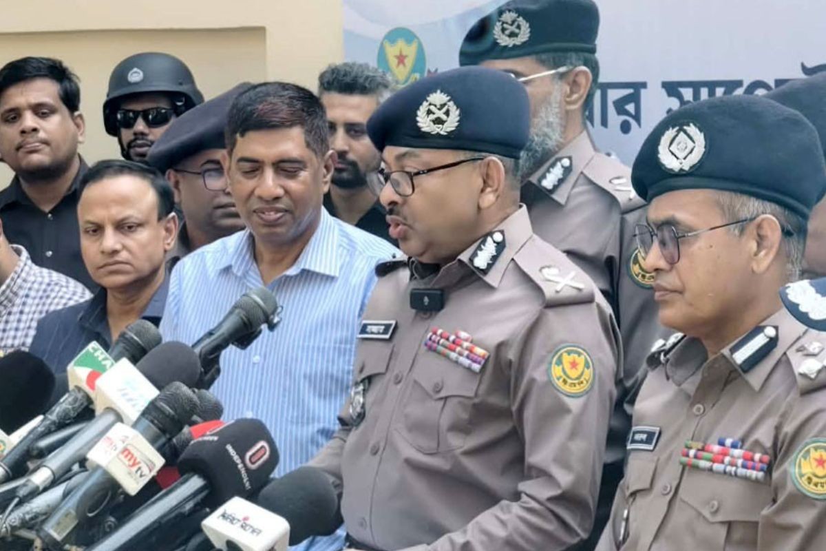 পুলিশ সদস্যদের মনোবল ভাঙার চেষ্টা না করার আহ্বান ডিএমপি কমিশনারের