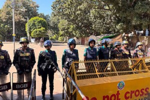 ধানমন্ডি ৩২ থেকে খননযন্ত্র অপসারণ, নিরাপত্তায় সেনা-পুলিশ-বিজিবি