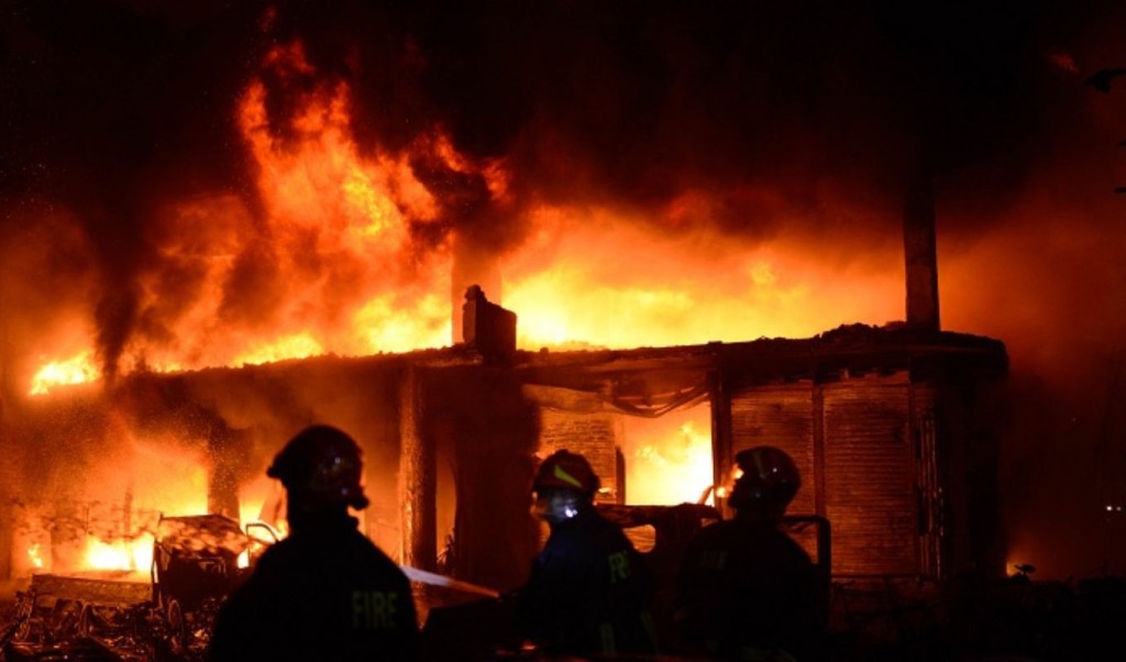 Fire at Shoe Factory 1763356727 পুরান ঢাকার জুতার কারখানায় আগুন