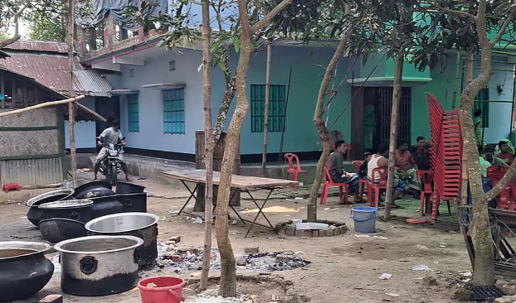 Gold Ornaments and Cash Looted from Wedding House in Mirsarai 1763792071 মিরসরাইয়ে বিয়েবাড়িতে স্বর্ণালংকার ও টাকা লুট