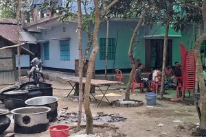 মিরসরাইয়ে বিয়েবাড়িতে স্বর্ণালংকার ও টাকা লুট