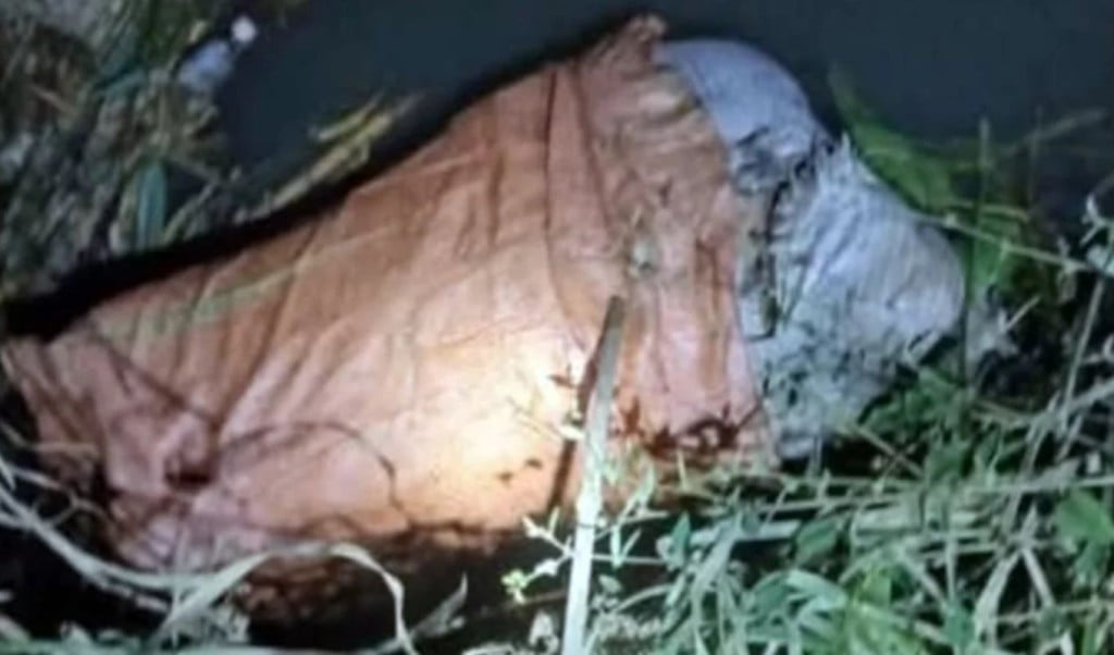 Half decomposed body of a woman recovered from a sack in Ukhiya 1763093703 কক্সবাজারে বস্তায় রাখা নারীর অর্ধগলিত লাশ উদ্ধার