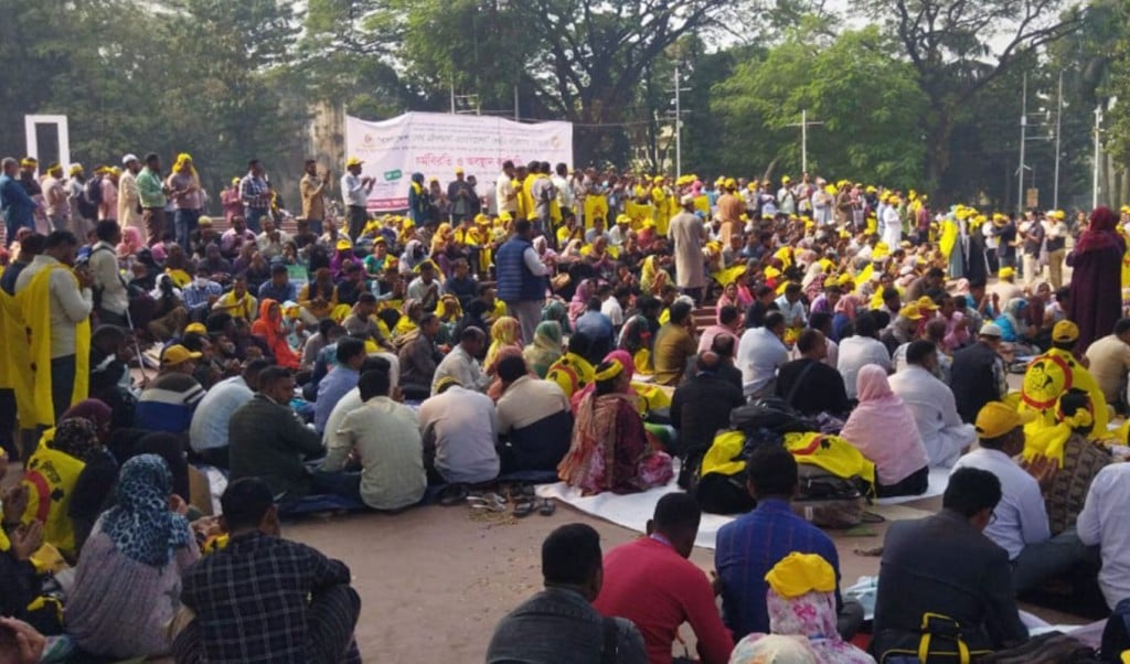 Health Assistants Stage Sit in at Shaheed Minar for Six Point Demands 1764402695 ৬ দফা দাবিতে শহীদ মিনারে স্বাস্থ্য সহকারীদের অবস্থান কর্মসূচি