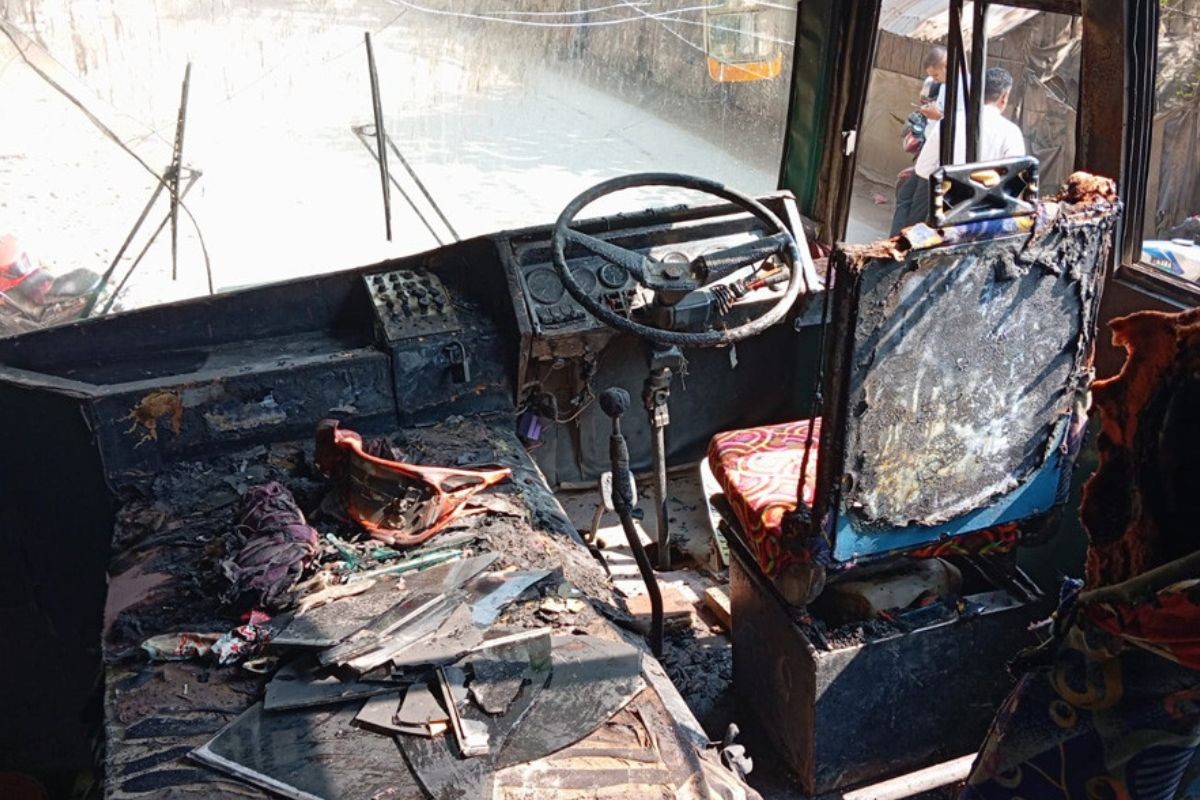 যশোরে পার্কিং করা বাসে দুর্বৃত্তদের অগ্নিসংযোগ