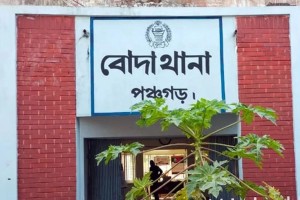 পলিথিন জব্দে ভ্রাম্যমাণ আদালতের ওপর বিক্ষুব্ধ জনতার হামলা