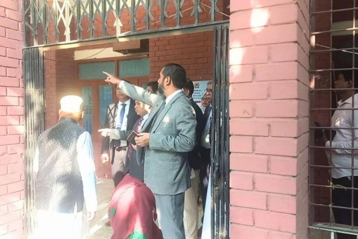 মক ভোটেই অব্যবস্থাপনা, নতুনভাবে আবার ভোটগ্রহণ শুরু