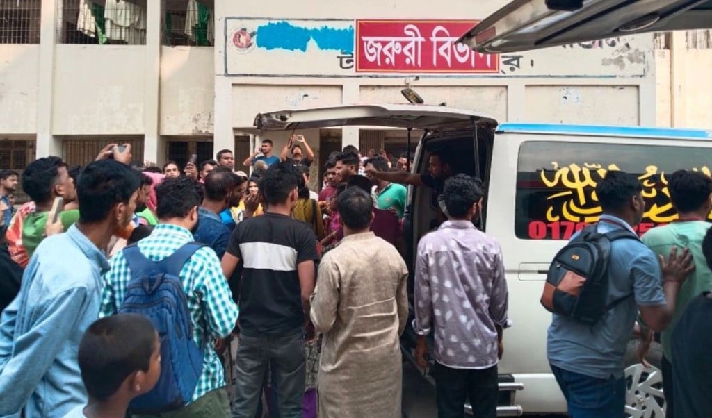 Over 200 Garment Workers Injured in Tongi as Earthquake Sparks Panic 1763706933 টঙ্গীতে ভূমিকম্পে পোশাক শ্রমিকদের পদদলিত হওয়া, ২০০’র বেশি আহত