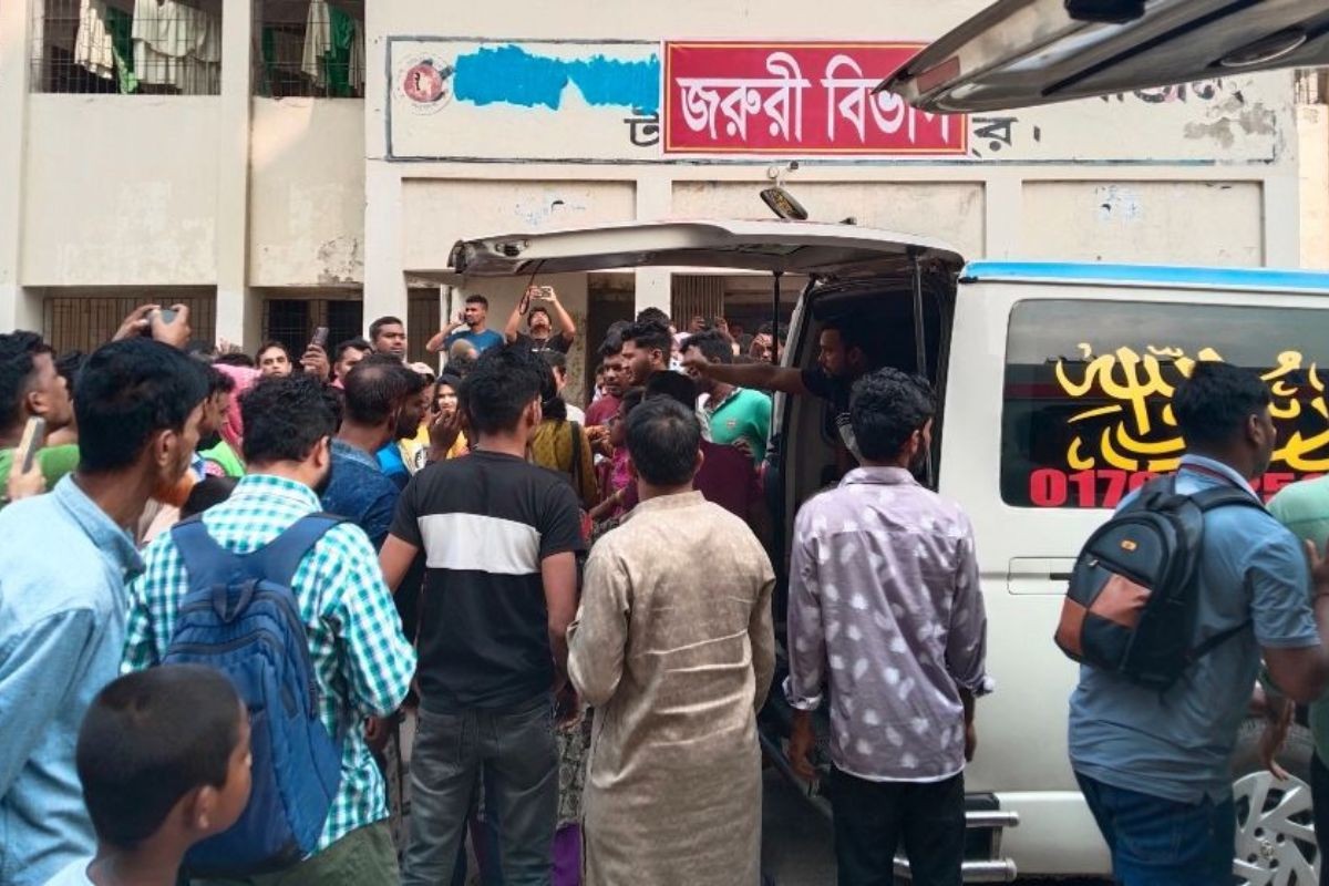 টঙ্গীতে ভূমিকম্পে পোশাক শ্রমিকদের পদদলিত হওয়া, ২০০’র বেশি আহত