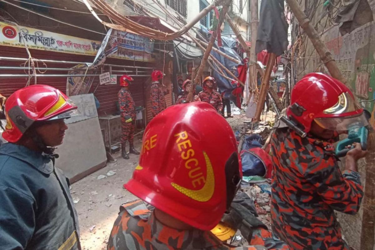 ঢাকায় ঝুঁকিপূর্ণ ভবন শনাক্ত করে ব্যবস্থা নেবে রাজউক