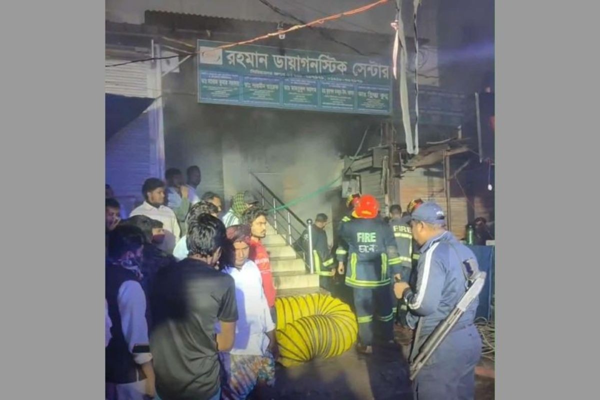 ভয়াবহ অগ্নিকাণ্ডে পুড়ল সাভারের হাসপাতাল