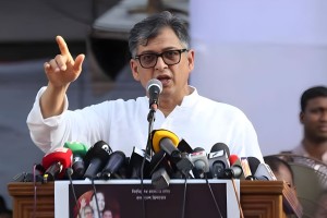 ধর্মের নামে ব্যবসা করা মানুষই চায় নারীরা ঘরে থাকুক: সালাহউদ্দিন