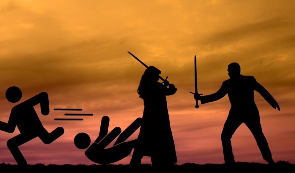 Three Muggers Flee Dropping Their Weapon as Woman Fights Back 1763608459 নারীর প্রতিরোধে অস্ত্র ফেলে পালাল তিন ছিনতাইকারী