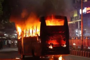 তিতুমীর কলেজ, আমতলী ও মেরুল বাড্ডায় ককটেল বিস্ফোরণ ও বাসে অগ্নিসংযোগ