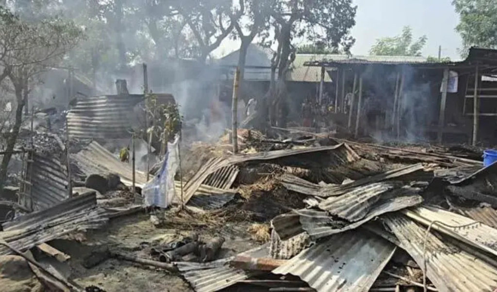 আগুনে পুড়ে ছাই ১৪টি ঘর 1763031157 আগুনে পুড়ে ছাই ১৪টি ঘর
