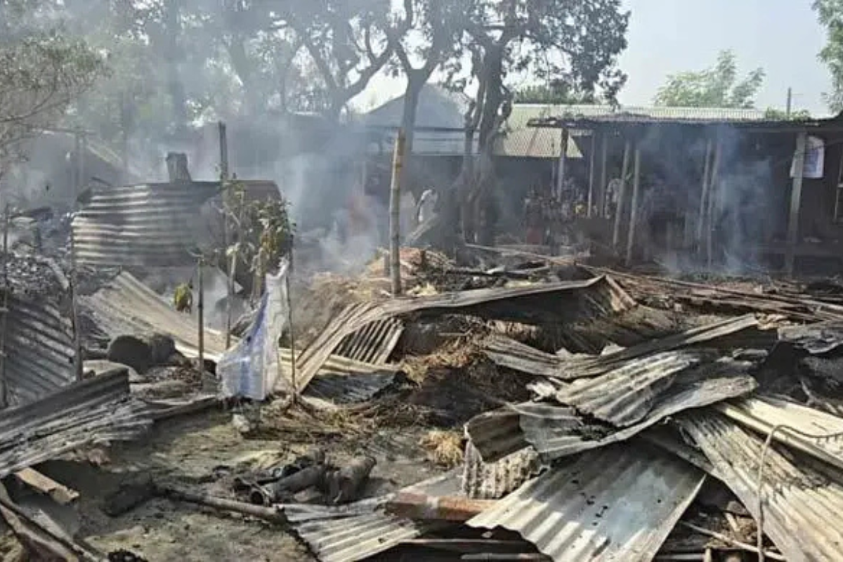 আগুনে পুড়ে ছাই ১৪টি ঘর