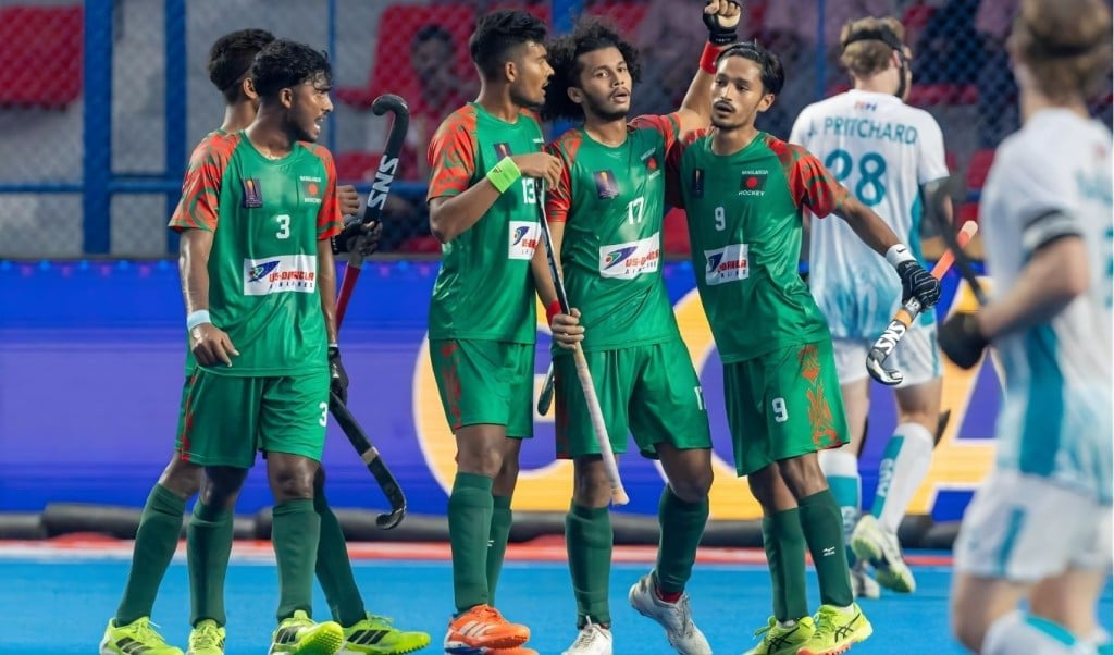 আমিরুলের টানা হ্যাটট্রিক কোরিয়ার 1764518302 “আমিরুলের টানা হ্যাটট্রিক, কোরিয়ার কাছে ড্রয়ে উজ্জীবিত বাংলাদেশ” সংবাদ বর্ণনা: