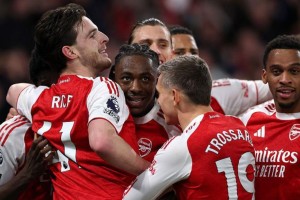 আর্সেনালের আক্রমণাত্মক দাপট, এজের হ্যাটট্রিকে টটেনহ্যাম বিধ্বস্ত