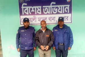 ককটেল-পেট্রোল বোমাসহ যুবদল নেতা আটক