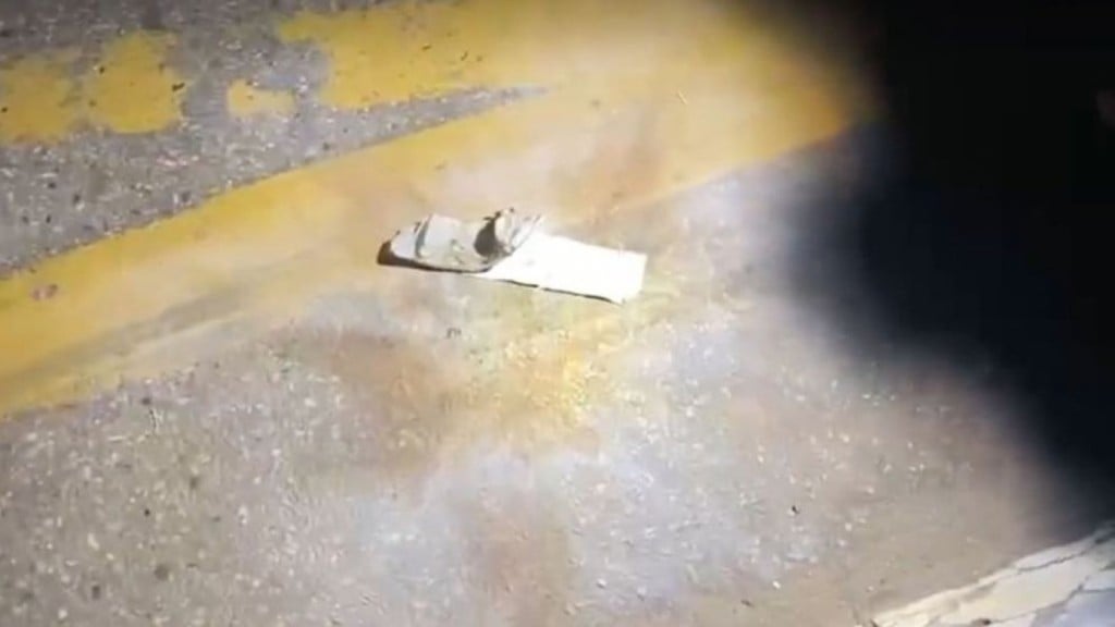 কারওয়ান বাজারে ককটেল বিস্ফোরণ 1762982535 কারওয়ান বাজারে ককটেল বিস্ফোরণ