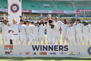 কেন থেমে গেল ভারতের অজেয়তা? ঘরের মাঠে ধসের ৪ গোপন কারণ!