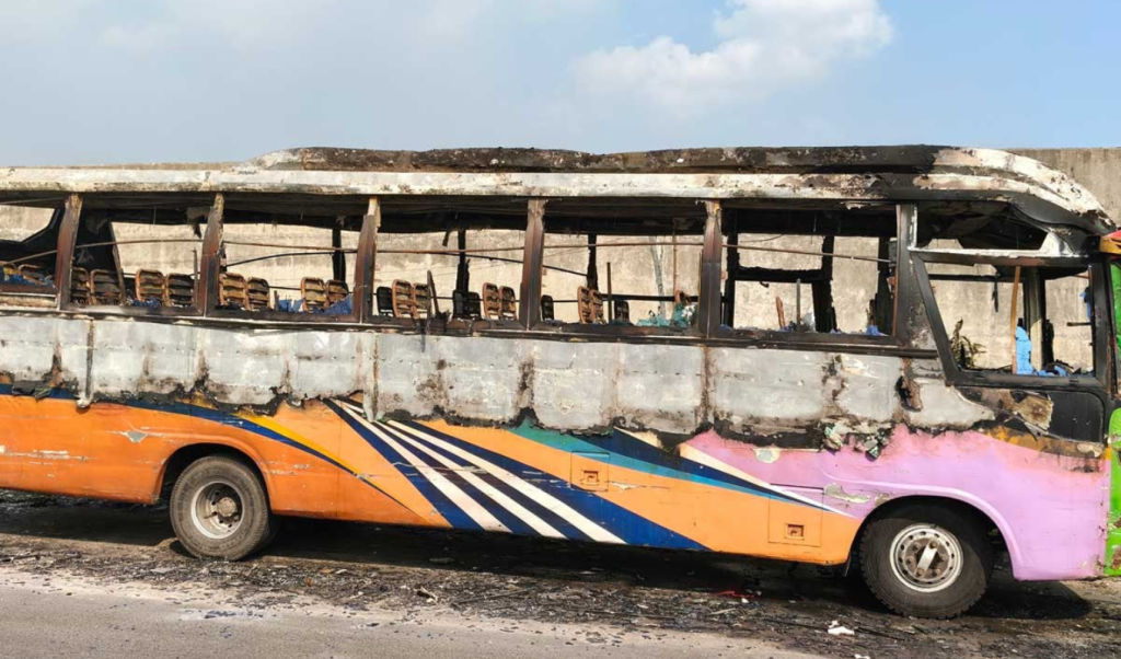 কেরানীগঞ্জে দাঁড়ানো বাসে দুর্বৃত্তদের আগুন আর্থিক ক্ষতি 1763290538 কেরানীগঞ্জে দাঁড়ানো বাসে দুর্বৃত্তদের আগুন, আর্থিক ক্ষতি