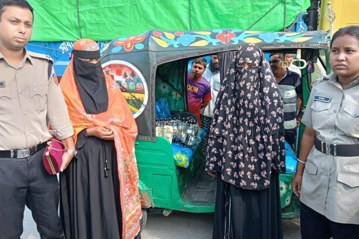 গাইবান্ধায় ৫০ বোতল ফেনসিডিলসহ দুই নারী গ্রেপ্তার