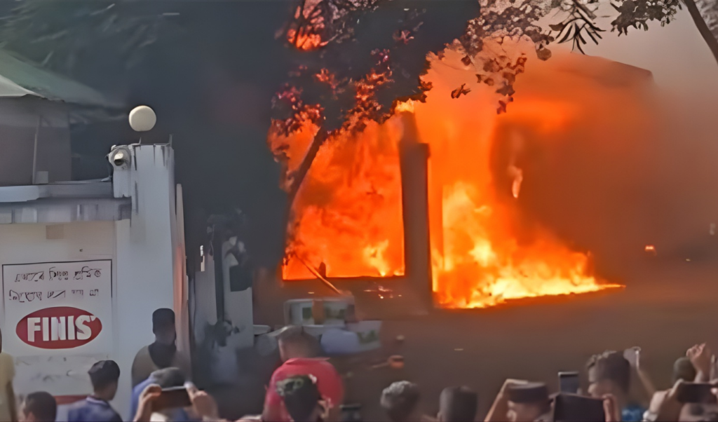 গাজীপুরে কয়েল কারখানায় ভয়াবহ অগ্নিকাণ্ড 1763543202 গাজীপুরে কয়েল কারখানায় ভয়াবহ অগ্নিকাণ্ড