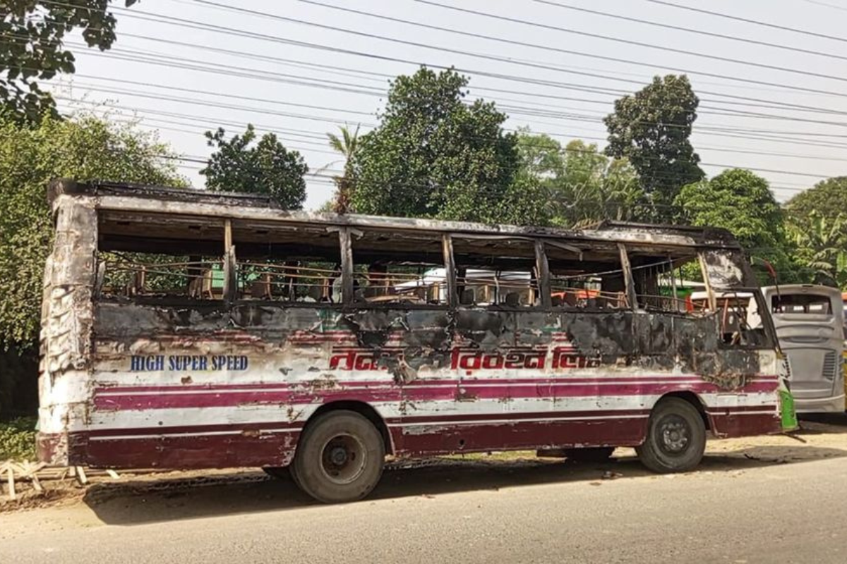 গাজীপুরের শ্রীপুরে বাসে আগুন