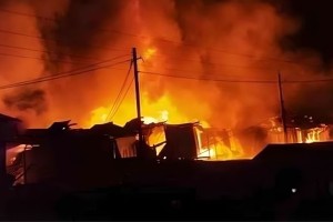 চট্টগ্রামে অগ্নিকাণ্ডে পুড়ে গেল পাঁচটি দোকান