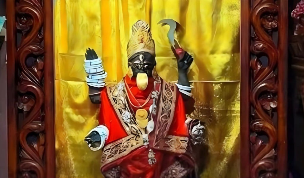 চট্টগ্রামের মন্দিরে স্বর্ণালঙ্কার ও নগদ টাকা চুরির ঘটনা 1762762738 চট্টগ্রামের মন্দিরে স্বর্ণালঙ্কার ও নগদ টাকা চুরির ঘটনা