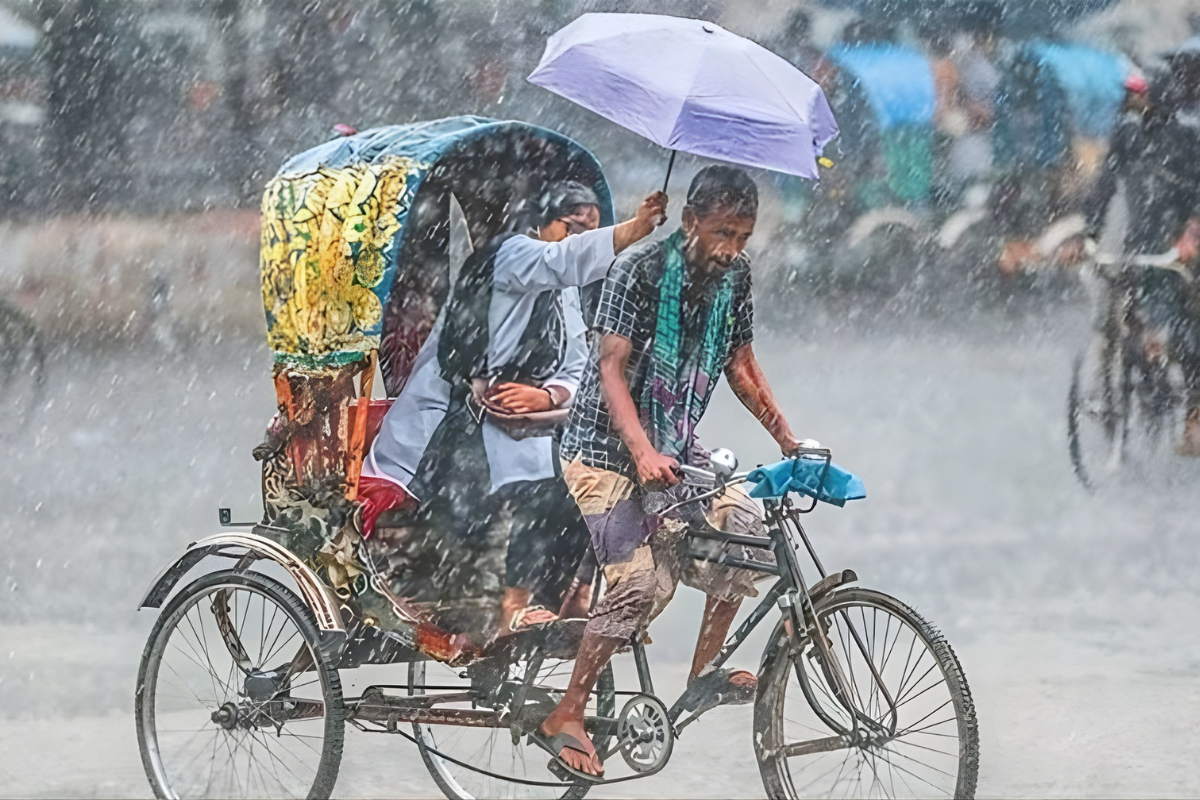 চার জেলায় বৃষ্টির সতর্কবার্তা, ভূমিধসের আশঙ্কা