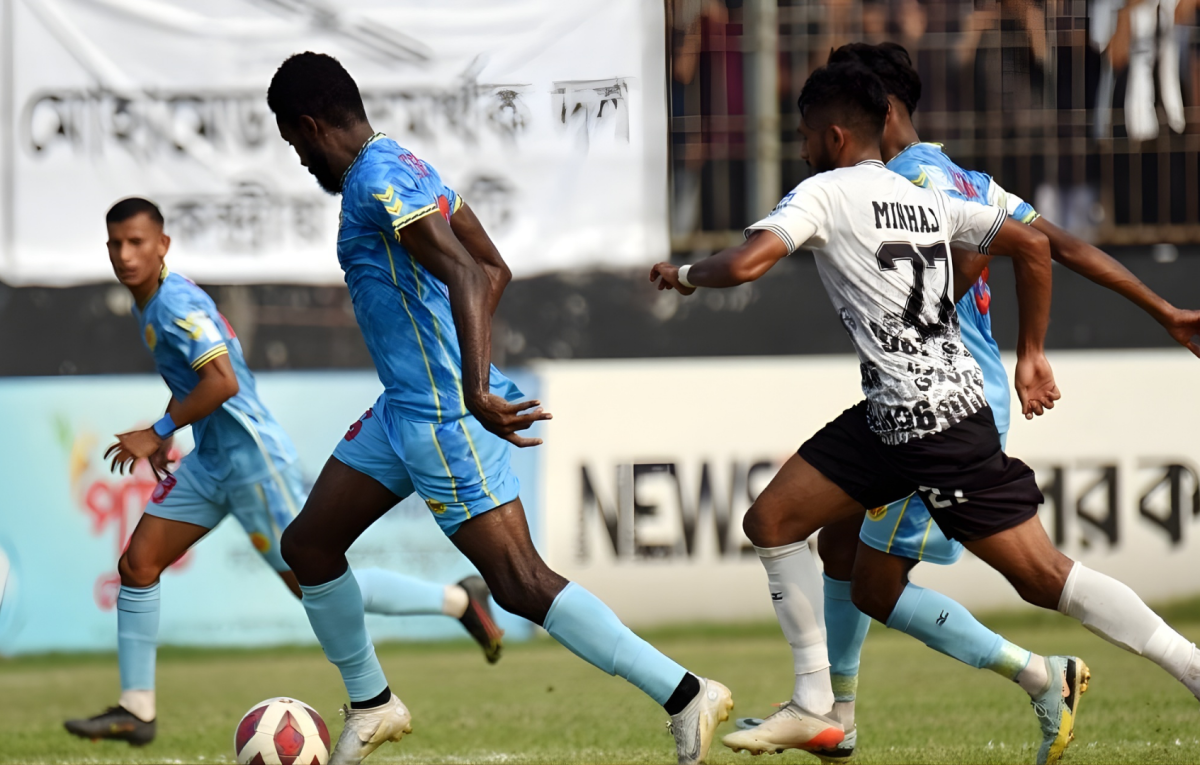 চিরপ্রতিদ্বন্দ্বীদের মুখোমুখি সংঘর্ষ! আজ মাঠ কাঁপাবে আবাহনী–মোহামেডান!