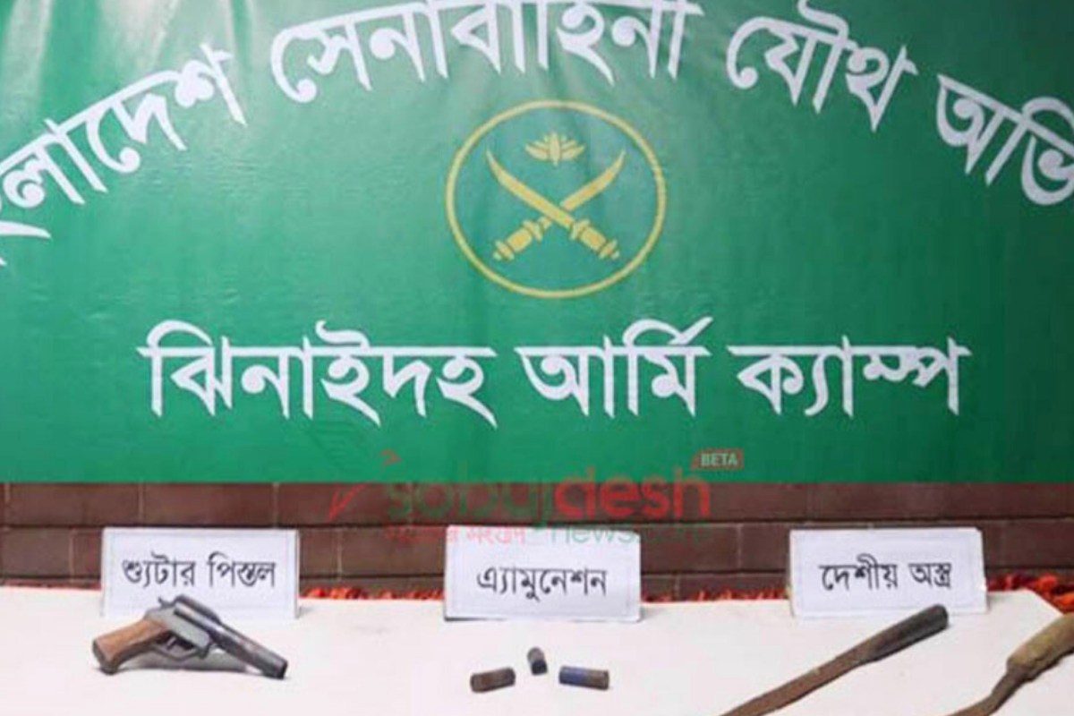 ঝিনাইদহে ‘মেইড ইন ইন্ডিয়া’ লেখা পিস্তল ও গুলি উদ্ধার