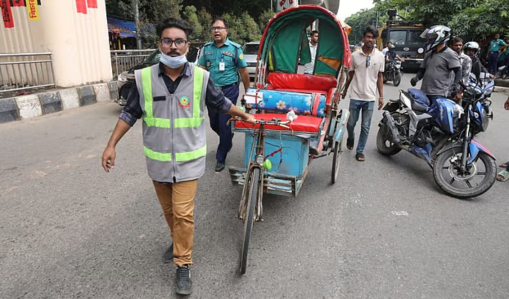 ট্রাফিক সহায়কদের খণ্ডকালীন চাকরি শিক্ষার্থীদের সুবিধার চেয়ে ঝুঁকি বেশি 1762833110 ট্রাফিক সহায়কদের খণ্ডকালীন চাকরি: শিক্ষার্থীদের সুবিধার চেয়ে ঝুঁকি বেশি