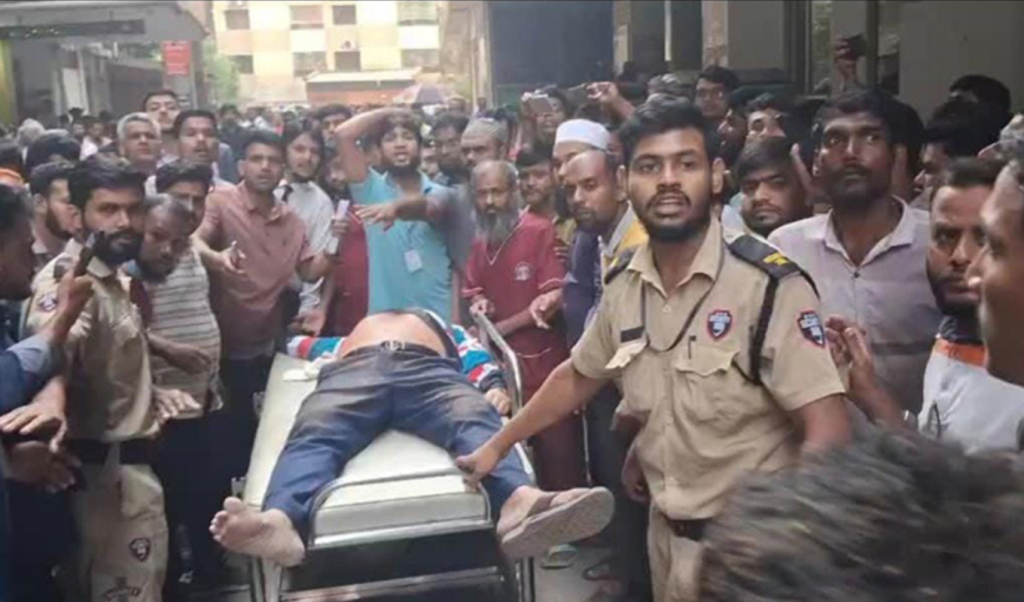 ঢাকার ন্যাশনাল মেডিকেল কলেজের সামনে দুর্বৃত্তের গুলিতে এক ব্যক্তির মৃত্যু 1762767716 ঢাকার ন্যাশনাল মেডিকেল কলেজের সামনে দুর্বৃত্তের গুলিতে এক ব্যক্তির মৃত্যু