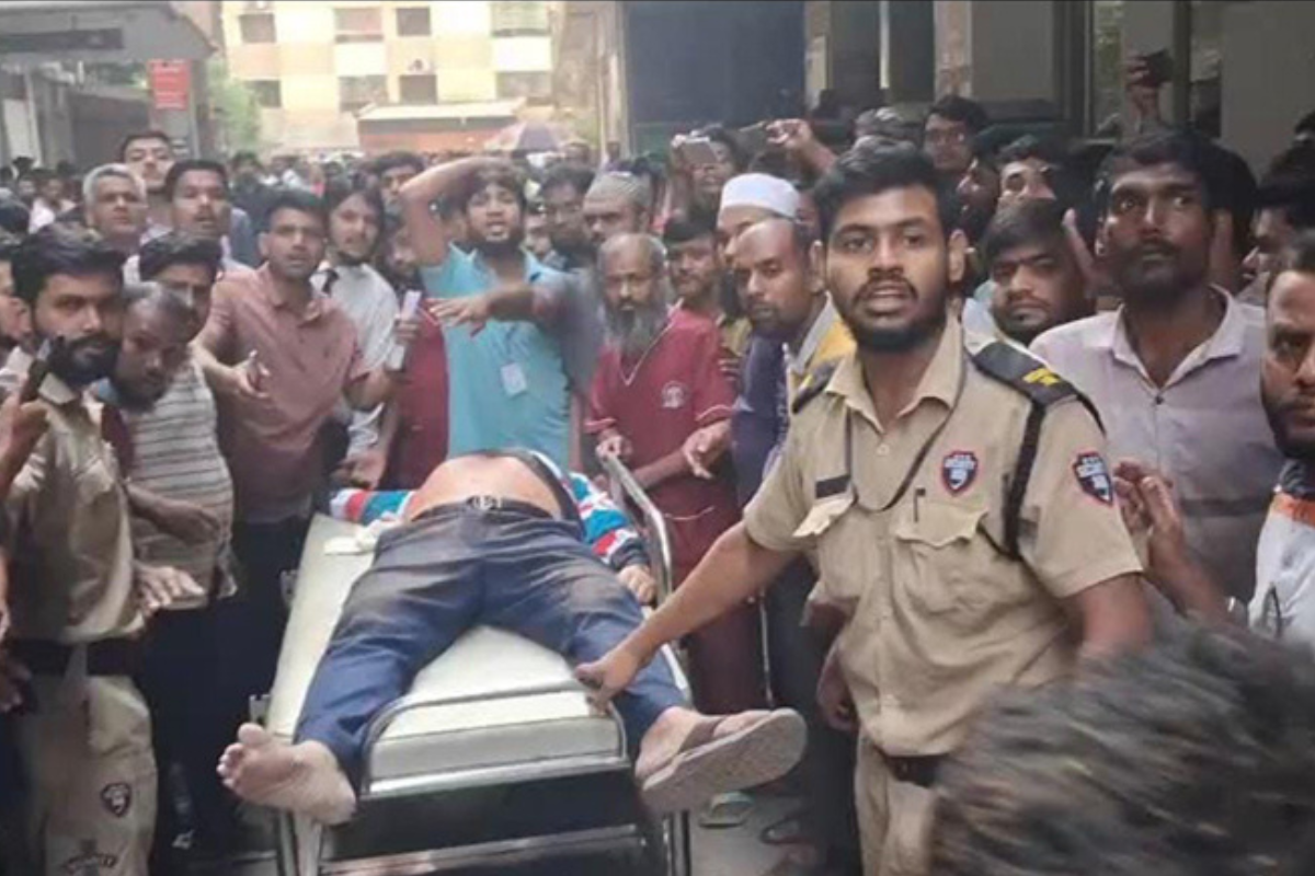 ঢাকার ন্যাশনাল মেডিকেল কলেজের সামনে দুর্বৃত্তের গুলিতে এক ব্যক্তির মৃত্যু