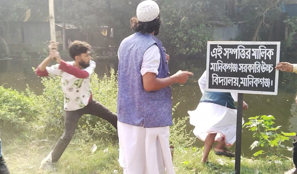 তাওহিদী জনতা দ্বারা বাউল শিল্পী আবুল সরকারকে সমর্থনকারীদের ওপর হামলা ৩ জন আহত 1763908317 তাওহিদী জনতা’ দ্বারা বাউল শিল্পী আবুল সরকারকে সমর্থনকারীদের ওপর হামলা, ৩ জন আহত