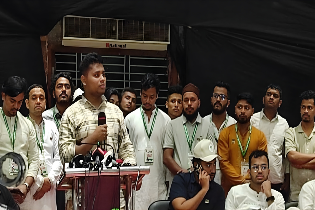 দলীয় কোন্দলে গুলি খেতে না চাইলে এনসিপির রাজনীতি করার আহ্বান হাসনাতের