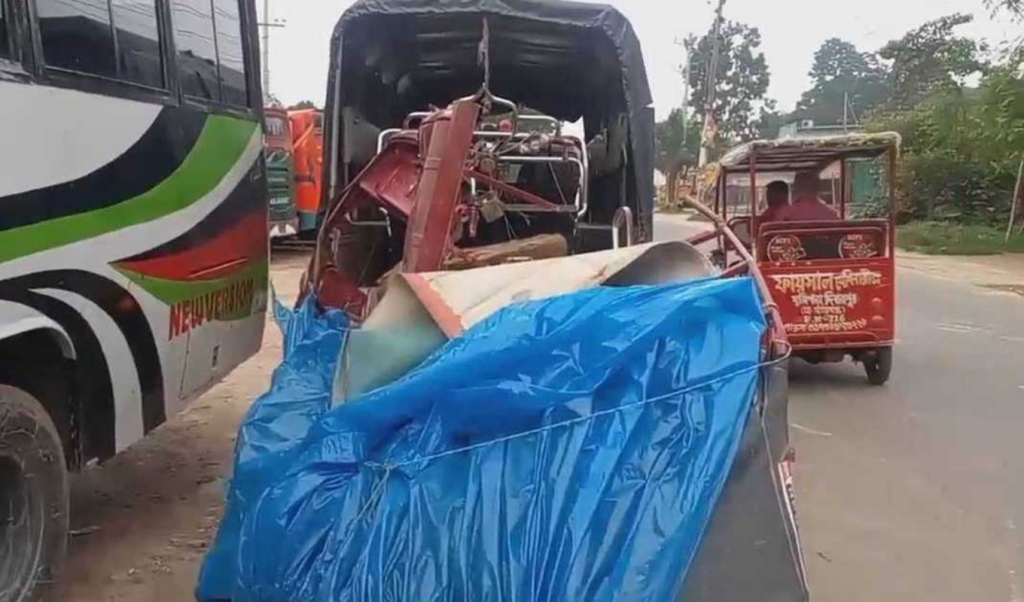 দিনাজপুরে মিনিবাস–ইজিবাইক সংঘর্ষ চারজনের করুণ মৃত্যু 1763805989 দিনাজপুরে মিনিবাস–ইজিবাইক সংঘর্ষ, চারজনের করুণ মৃত্যু