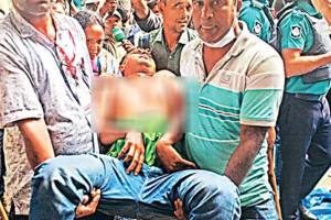 দুই উপদেষ্টার পদত্যাগ দাবি, কর্মবিরতি প্রত্যাহার