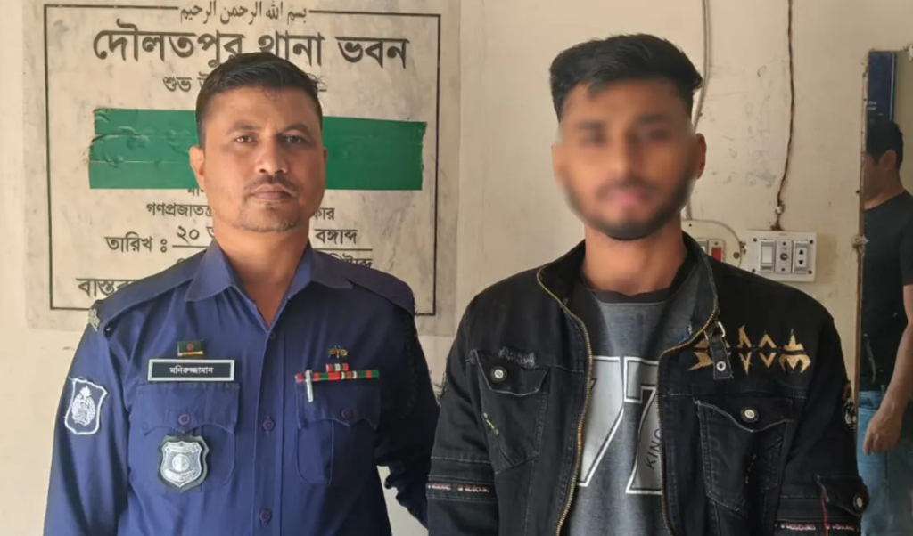 দৌলতপুরে মোটরসাইকেল না পেয়ে যুবকের বাড়িতে বিস্ফোরণ 1763725174 দৌলতপুরে মোটরসাইকেল না পেয়ে যুবকের বাড়িতে বিস্ফোরণ